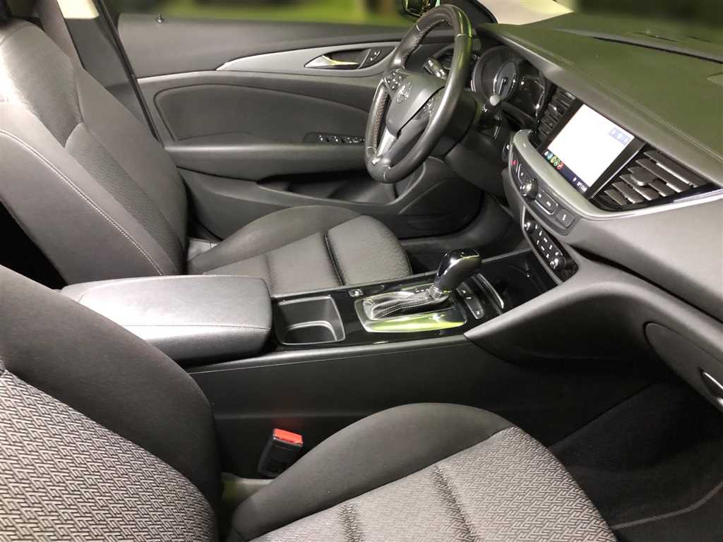Opel Insignia Sports Tourer EZ 04/2019 € 17990 - DB Autohaus